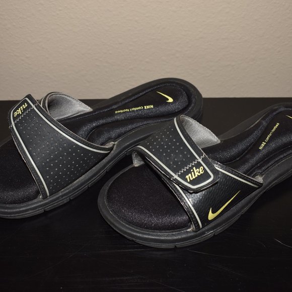 nike athletic slides